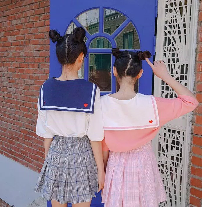 Phối đồ với chân váy caro Phối đồ với chân váy caro