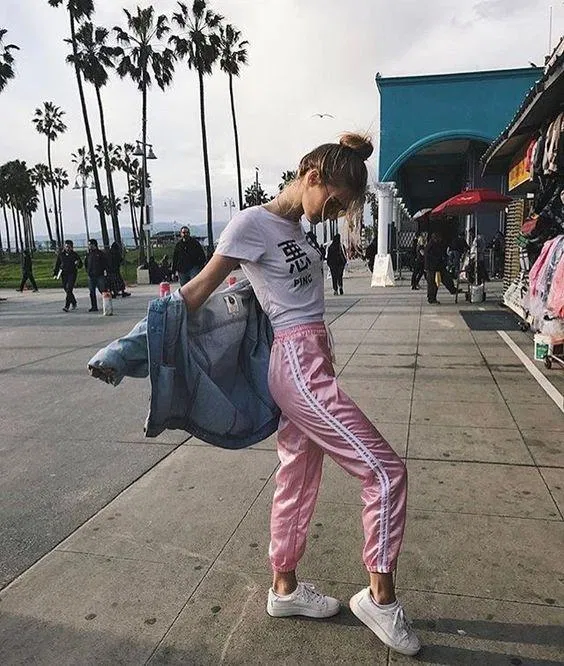 Áo phông với quần jogger Áo phông với quần jogger