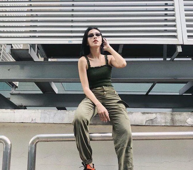 Áo hai dây phối quần jogger Áo hai dây phối quần jogger