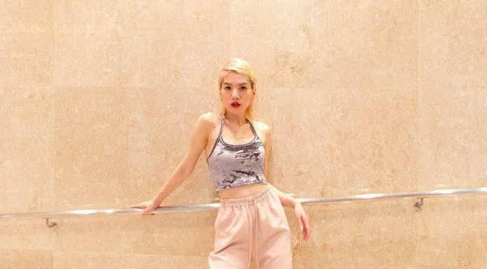 Áo hai dây phối quần jogger Áo hai dây phối quần jogger