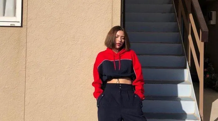 Áo croptop phối quần jogger Áo croptop phối quần jogger