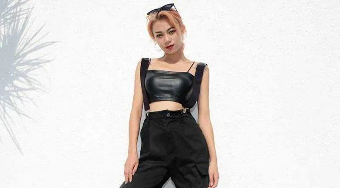 Áo hai dây phối quần jogger Áo hai dây phối quần jogger