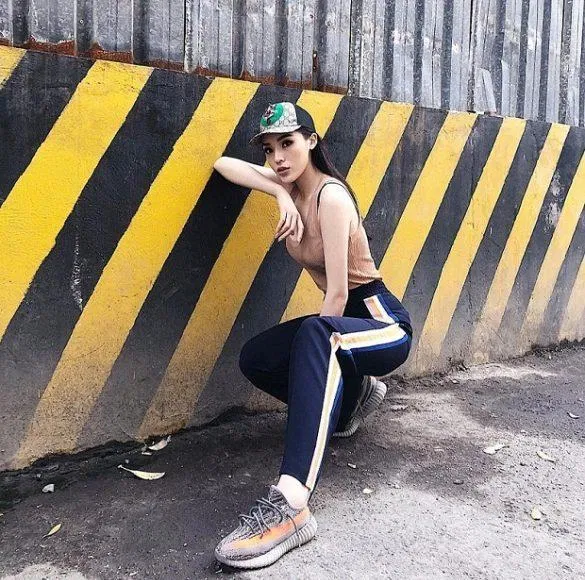 Áo hai dây phối quần jogger Áo hai dây phối quần jogger