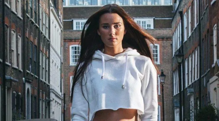Áo hoodie phối quần jogger nữ Áo hoodie phối quần jogger nữ