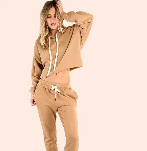 Áo hoodie phối quần jogger nữ Áo hoodie phối quần jogger nữ
