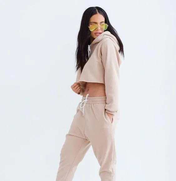 Áo hoodie phối quần jogger nữ Áo hoodie phối quần jogger nữ