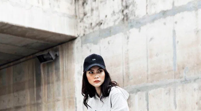 Áo hoodie phối quần jogger nữ Áo hoodie phối quần jogger nữ