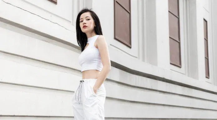 Áo croptop phối quần jogger