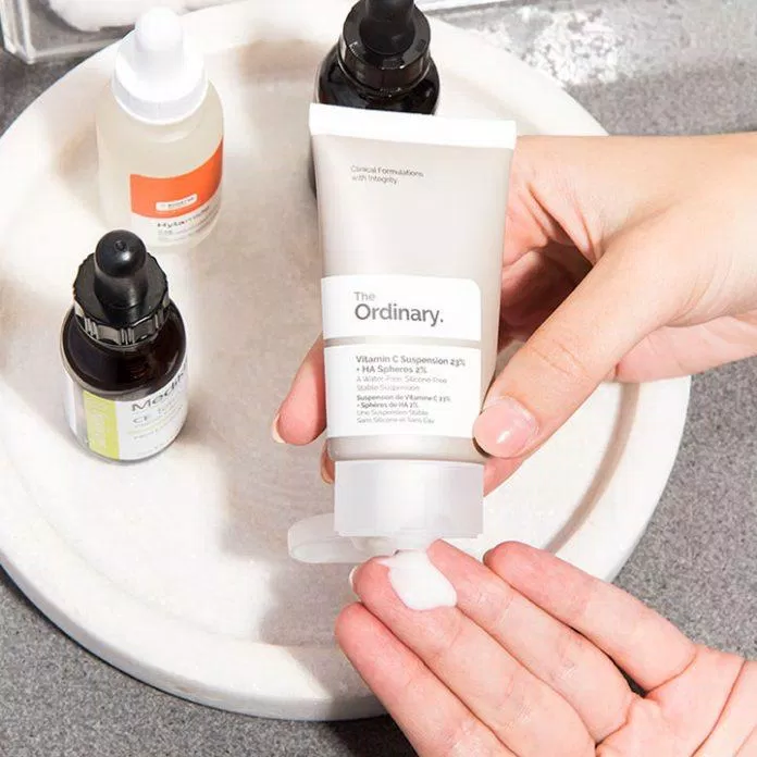 Serum vitamin C The Ordinary với các công dụng chính vượt trội so với mức giá thành: dưỡng trắng da, ngừa lão hóa, trị mụn, trị thâm mụn. (Ảnh: Internet) Serum vitamin C The Ordinary với các công dụng chính vượt trội so với mức giá thành: dưỡng trắng da, ngừa lão hóa, trị mụn, trị thâm mụn. (Ảnh: Internet)