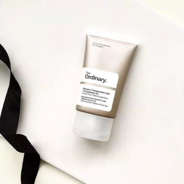 Mức giá vô cùng bình dân, chỉ khoảng 180,000 VND cho một tuýp serum vitamin C The Ordinary, phù hợp sử dụng cho cả học sinh, sinh viên. (Ảnh: Internet) Mức giá vô cùng bình dân, chỉ khoảng 180,000 VND cho một tuýp serum vitamin C The Ordinary, phù hợp sử dụng cho cả học sinh, sinh viên. (Ảnh: Internet)