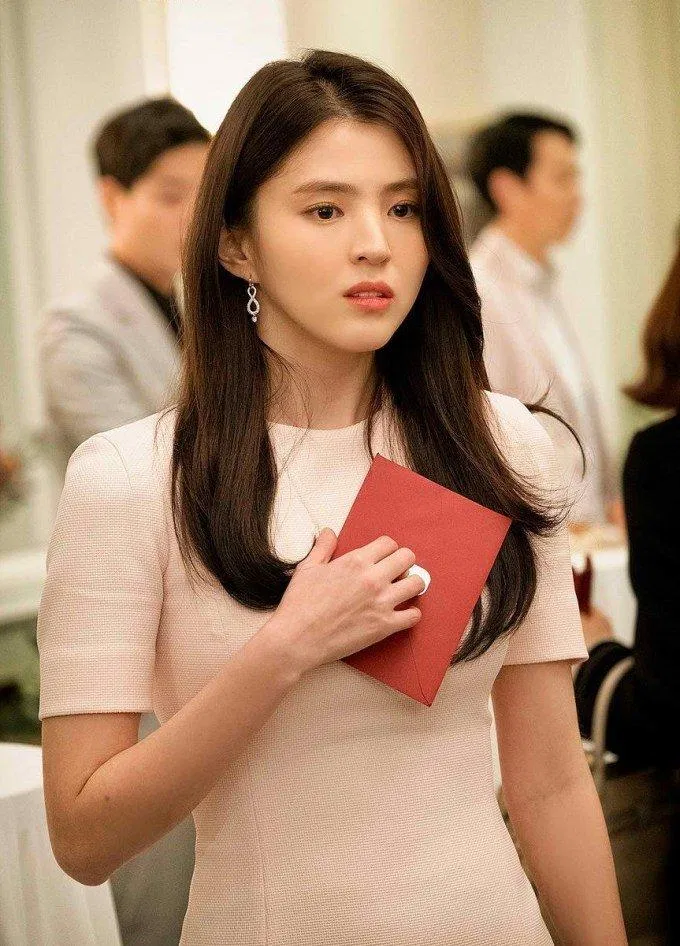 Tông màu hồng pastel ngọt ngào càng tăng thêm nét nữ tính cho bộ trang phục. (Nguồn: Internet)