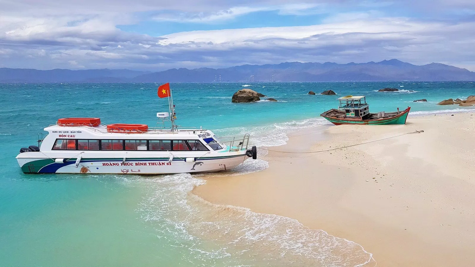 Tàu ra đảo Tàu ra đảo