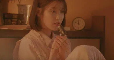 IU chia sẻ That’s Okay của D.O. là bài hát đầu tiên làm mình khóc trong suốt 10 năm IU chia sẻ That’s Okay của D.O. là bài hát đầu tiên làm mình khóc trong suốt 10 năm