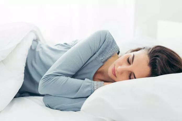 Tư thế ngủ sai có thể gây đau vai.