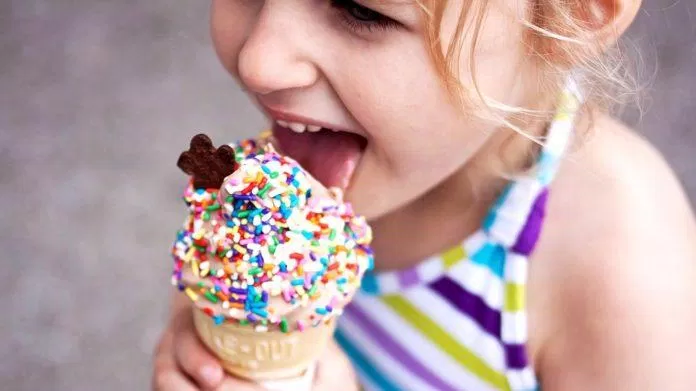 Ăn quá nhiều kem lạnh cũng là thói quen không tốt