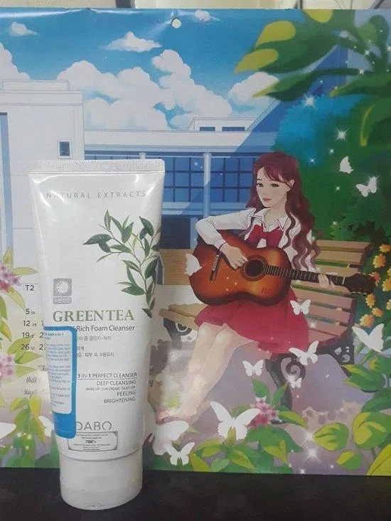 Do có tính năng khử khuấn, kháng viêm, hạn chế mụn tái phát nên sản phẩm luôn nằm trong top những nhãn hàng sữa rửa mặt được giới trẻ yêu thích (ảnh: BlogAnChoi).