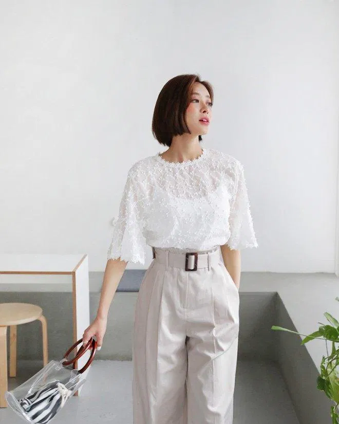 Đai thắt lưng là một điểm nhấn tuyệt vời cho kiểu phối đồ này nhé (Ảnh: Internet)