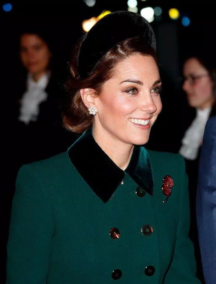 Công nương Anh quốc Kate Middleton là người mở đầu xu hướng băng đô dày (Nguồn: Internet)