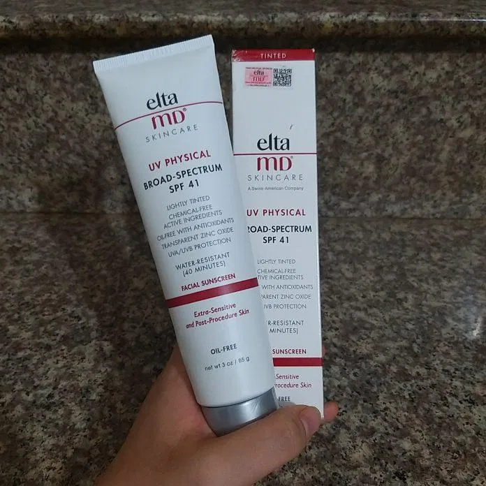 Thiết kế bao bì của kem chống nắng Elta MD (Nguồn: BlogAnChoi) Thiết kế bao bì của kem chống nắng Elta MD (Nguồn: BlogAnChoi)