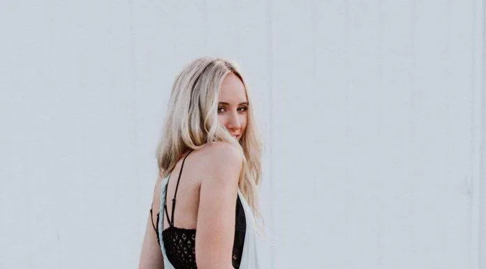 7 cách phối đồ với bralette để có những bức ảnh đi biển xịn sò nhất áo bralette áo crop top áo khoác áo khoác da áo ren áo tank top áo thun bãi biển bralette bralettes cách giặt bralette cách phối đồ cách phối đồ với bralette chân váy chân váy maxi công thức item thời trang mùa hè phối đồ quần jean quần jean ngắn thời trang váy maxi