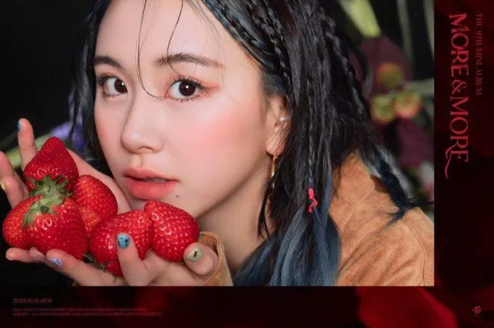 Chaeyoung xuất hiện với phong cách tương tự (nguồn: Twitter).