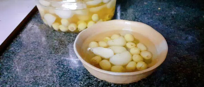 cách nấu chè hạt sen củ năng Chỉ cần cho thêm một ít đá vào nữa là bạn đã có một chén chè hạt sen củ năng mát lạnh để thưởng thức rồi (Ảnh: BlogAnChoi)