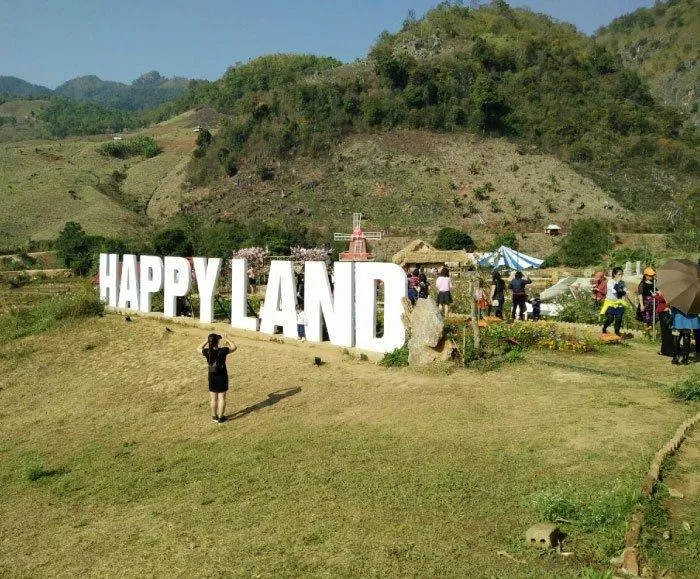 Happy Land Mộc Châu. (Nguồn: BlogAnChoi)