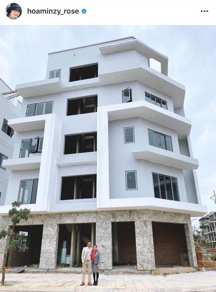 Hòa Minzy xây nhà 5 tầng tặng bố mẹ (Nguồn: Internet)