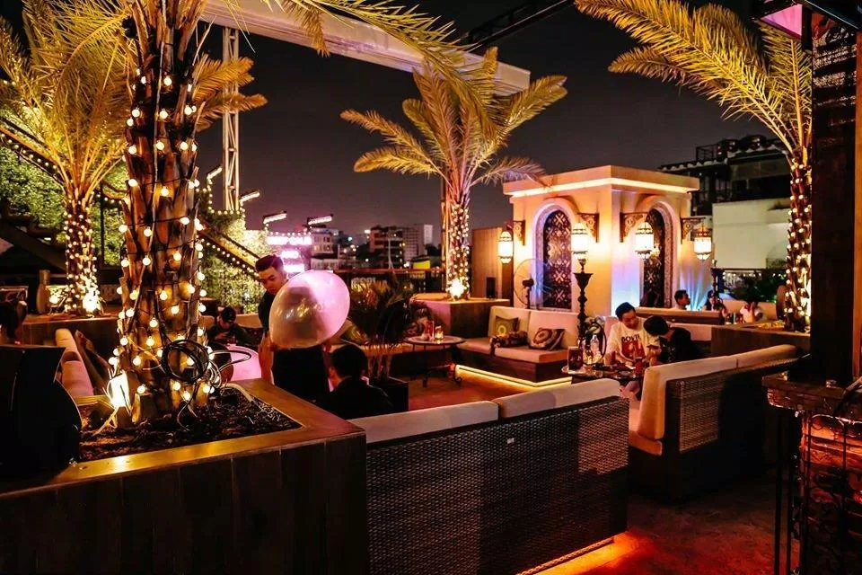 Không gian được trang trí tỉ mỉ đến từng chi tiết nhỏ Nguồn: Facebook Zahrah Coffee Lounge & Rooftop)