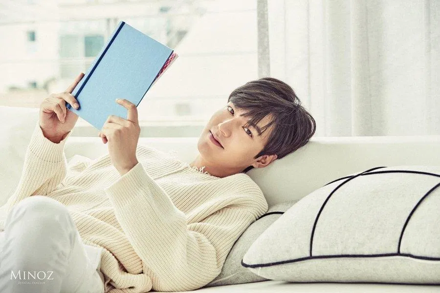 Nụ cười quyến rũ của Lee Min Ho trong bộ ảnh tạp chí cuối năm 2019 (Nguồn: Internet).