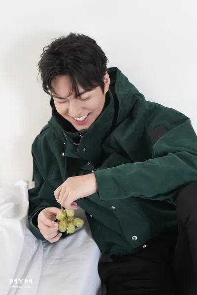 “Quân Vương Lee Min Ho và những điều ít ai biết: Triệu phú, ca sĩ, nhà từ thiện... bạn thân Jung Il Woo bóng đá ca sĩ cầu thủ diễn viên Hoàng đế Lee Gon huyền thoại biển xanh Korea Good Brand Awards Lee Min Lee Min Ho Lee Min Ho gặp tai nạn xe hơi Lee Min Ho nhận được lời mời cho những bộ phim Hollywood Lee Min Ho Park Min Young Lee Min Ho sản xuất album Lee min ho suzy minoz MYM Entertainment nam thần Người thừa kế Nhan sắc nổi tiếng promiz Quân vương bất diệt Starhaus Entertainment thợ săn thành phố trở lại vườn sao băng