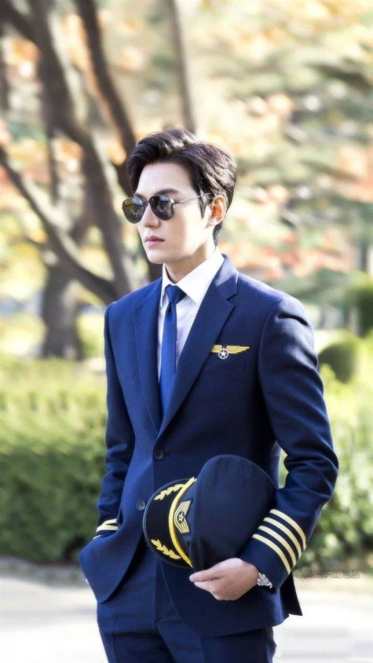 Lee Min Ho điển trai trong bộ quân phục, lên đường nhập ngũ (Nguồn: Internet).