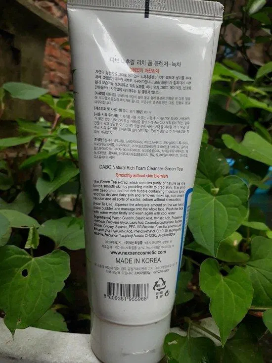 Mặt sau tuýp sữa có in đầy đủ các thành phần cấu tạo nên sản phẩm (ảnh: BlogAnChoi).