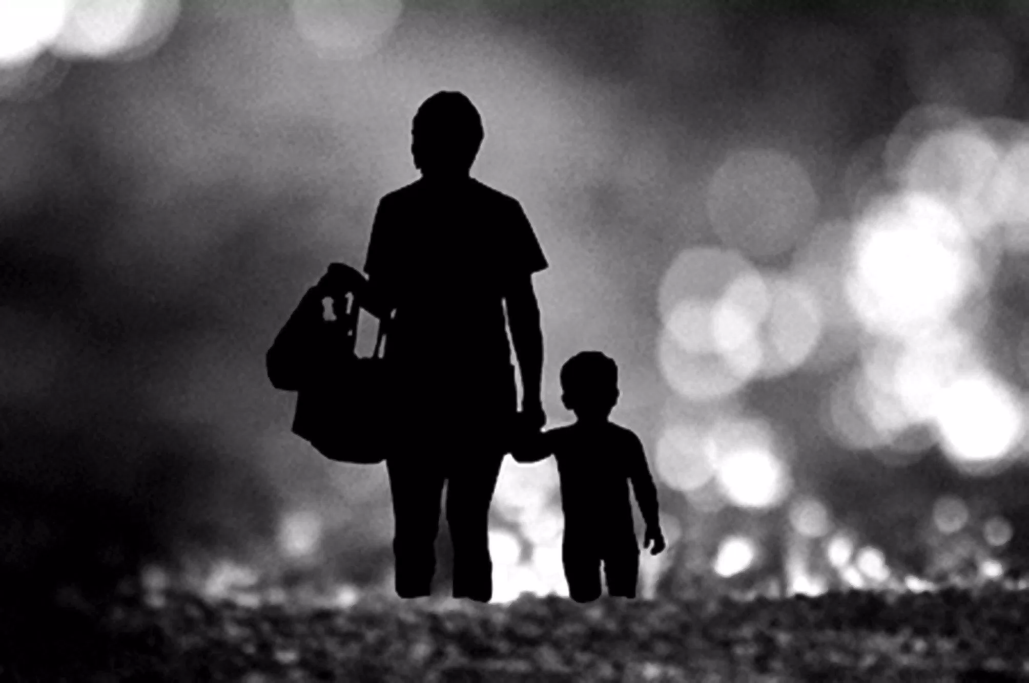 Mẹ luôn bên cạnh con trong quá trình trưởng thành (Nguồn: Internet) Mẹ con trai