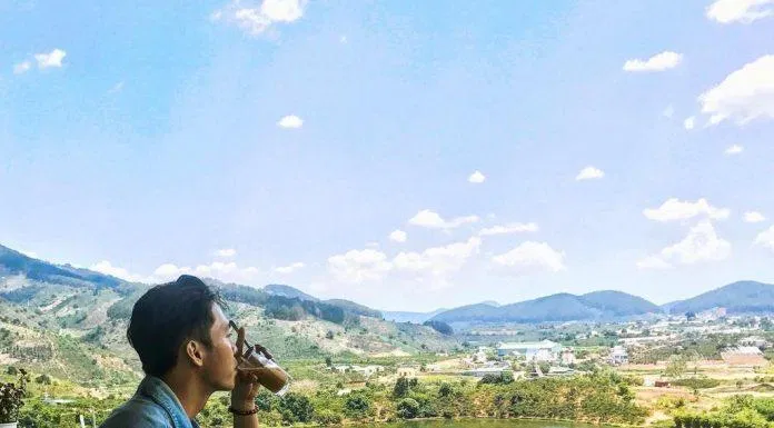 Nhiều bạn trẻ cũng trải nghiệm sống ảo tại đây Nhiều bạn trẻ cũng trải nghiệm sống ảo tại đây Ảnh: Internet)