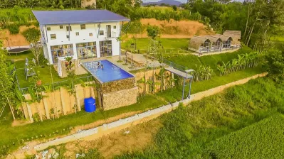 Từ trên nhìn xuống Hoyahouse Từ trên nhìn xuống Hoyahouse