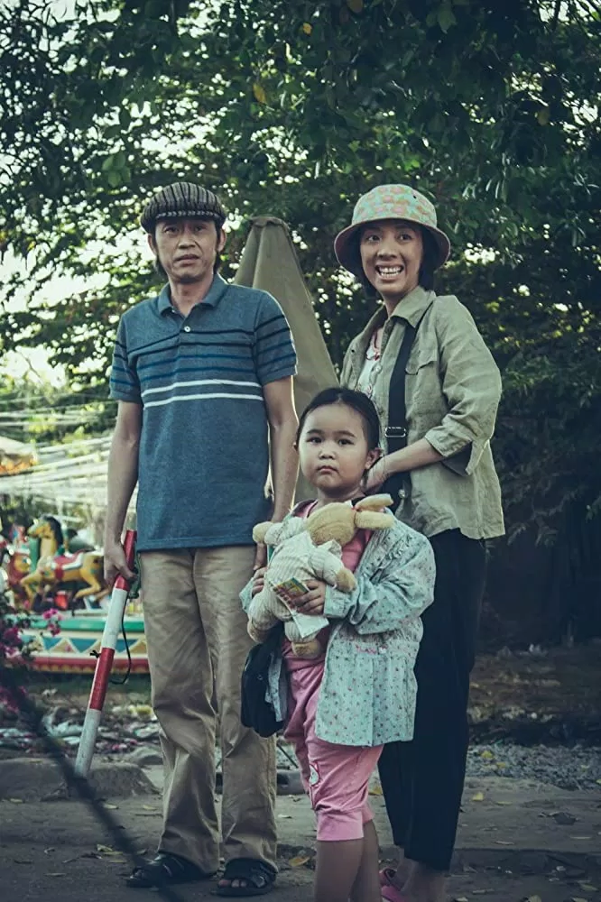 Nắng và mẹ Mưa sống trong tình yêu thương của làng xóm láng giềng (Ảnh: Internet) Nắng và mẹ Mưa sống trong tình yêu thương của làng xóm láng giềng (Ảnh: Internet)