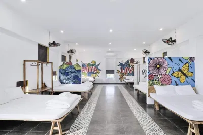 Phòng Dorm tại Hoyahouse được thiết kế hoa văn rất bắt mắt Phòng Dorm tại Hoyahouse được thiết kế hoa văn rất bắt mắt