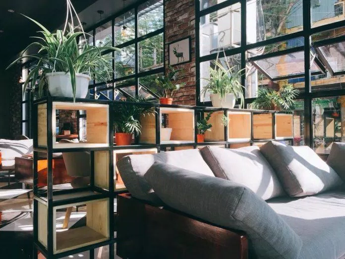 Không gian nhỏ xinh ấm cúng của quán cafe phong cách vintage. (Ảnh: Internet)