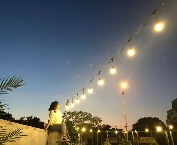 Buổi tối quán cafe cũng có những nét đẹp riêng. (Ảnh: Internet)