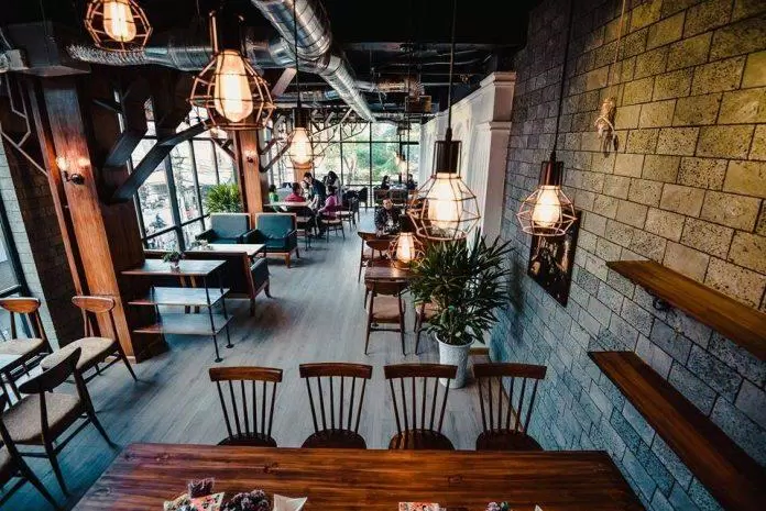 Quán cafe có 2 tầng với thiết kế châu Âu sang trọng. (Ảnh: Internet)