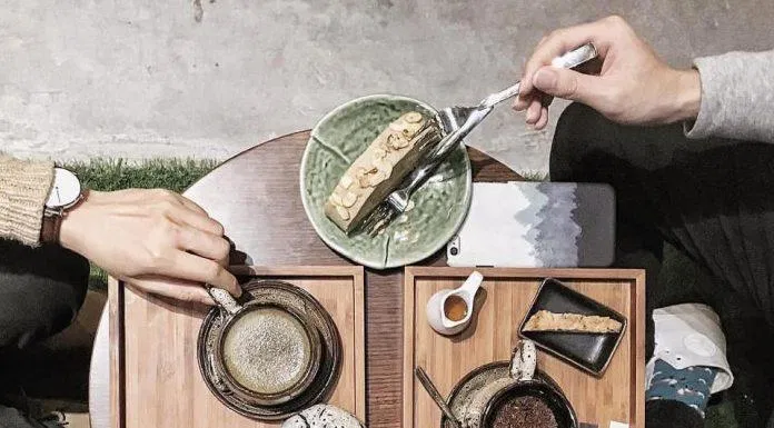 Menu quán không quá đặc biệt nhưng tối cuối tuần sẽ có thêm nhạc sống. (Ảnh: Internet)