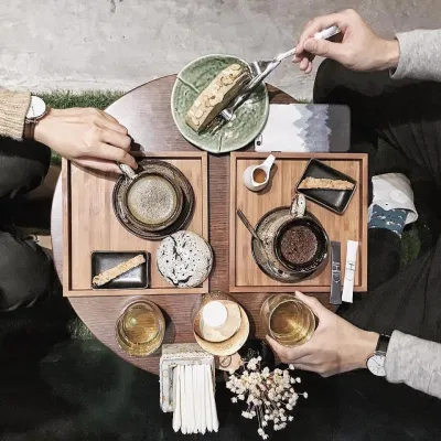 Menu quán không quá đặc biệt nhưng tối cuối tuần sẽ có thêm nhạc sống. (Ảnh: Internet)