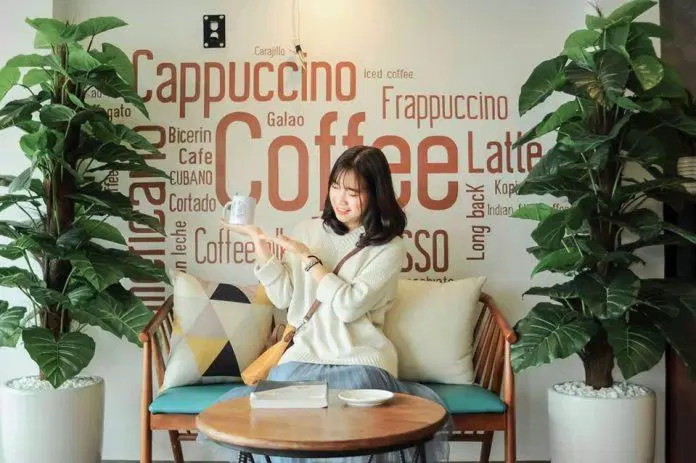 Quán cafe phong cách cung đình Việt cổ. (Ảnh: Internet)