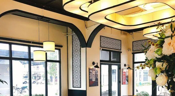 Quán cafe có phục vụ cả ăn sáng. (Ảnh: Internet)
