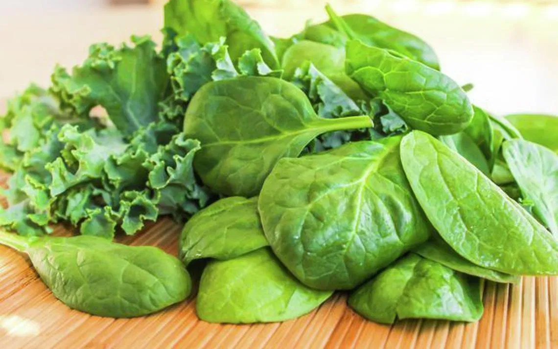 Rau lá xanh chữa thiếu máu não