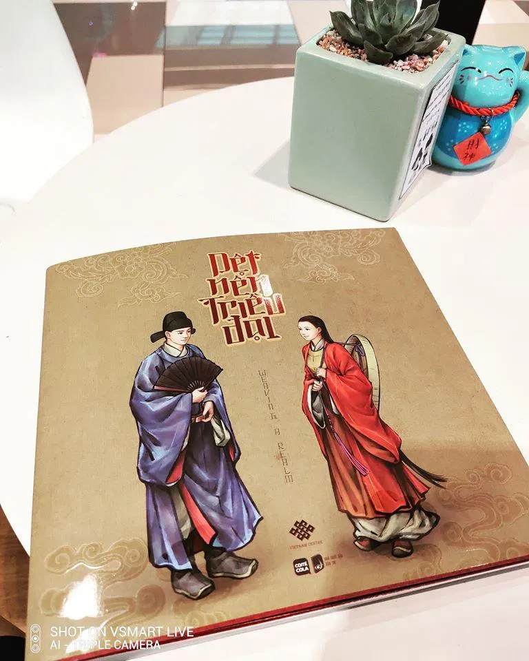 Dệt Nên Triều Đại thật sự là một cuốn sách đẹp, khá rẻ so với mức giá 250.000đ. (Ảnh: Facebook)