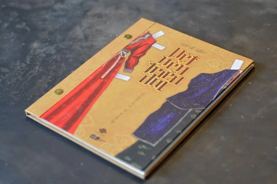 Cuốn sách búp bê giấy Cổ phục được tặng kèm cho backer ủng hộ 550.000 VNĐ trở nên. (Ảnh: Internet)