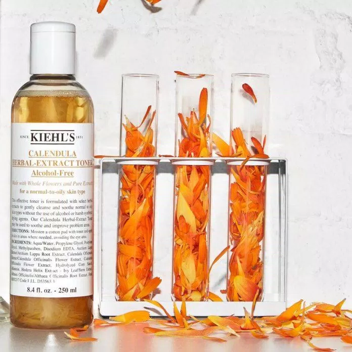 Đối với các bạn da dầu, da nhạy cảm và da mụn thì nên dùng Toner Hoa cúc Kiehl's (Nguồn: Internet) Review toner hoa cúc Kiehls Calendula Herbal Extract Toner Alcohol - Free siêu đình đám của Kiehl’s best seller Cách sử dụng toner hoa cúc Kiehl s cân bằng da Có nên mua toner hoa cúc Kiehl s Công dụng của toner hoa cúc Kiehl s da dầu da nhạy cảm da thường Đánh giá của khách hàng hiệu quả hoa cúc Kiehl s Calendula Herbal Extract Toner Alcohol Free Kiehls LOréal làn da lành tính LAZADA.vn Mua toner hoa cúc Kiehl s ở đâu mỹ phẩm mỹ phẩm cao cấp mỹ phẩm Kiehls mỹ phẩm thiên nhiên cao cấp nâng tone da review toner kiehl s sản phẩm shopee thành phần thiên nhiên thiết kế thương hiệu Tiki.vn toner hoa cúc toner hoa cúc calendula herbal extract toner alcohol free toner hoa cúc kiehl s toner kiehl s Ưu điểm và nhược điểm của toner hoa cúc Kiehl s