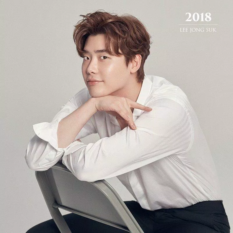 Lee Jong Suk sở hữu vẻ ngoài điển trai hút hồn (Nguồn: Internet)